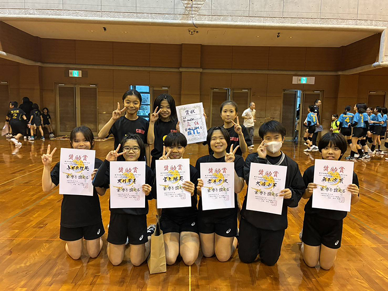 女子の部3位:スポーツ少年団白保バレーボールクラブ 女子の部3位:スポーツ少年団白保バレーボールクラブ